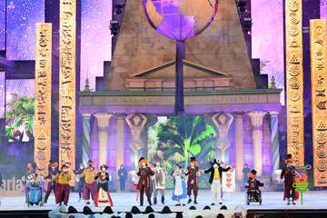 La XIII Gala de la Integración viste el escenario del Carnaval de La Tierra con el desfile de sus participantes/Lpcarnaval.